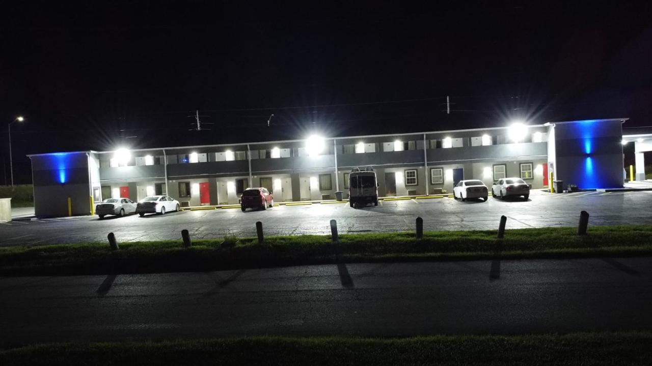 Days By Wyndham East Post Road Hotel